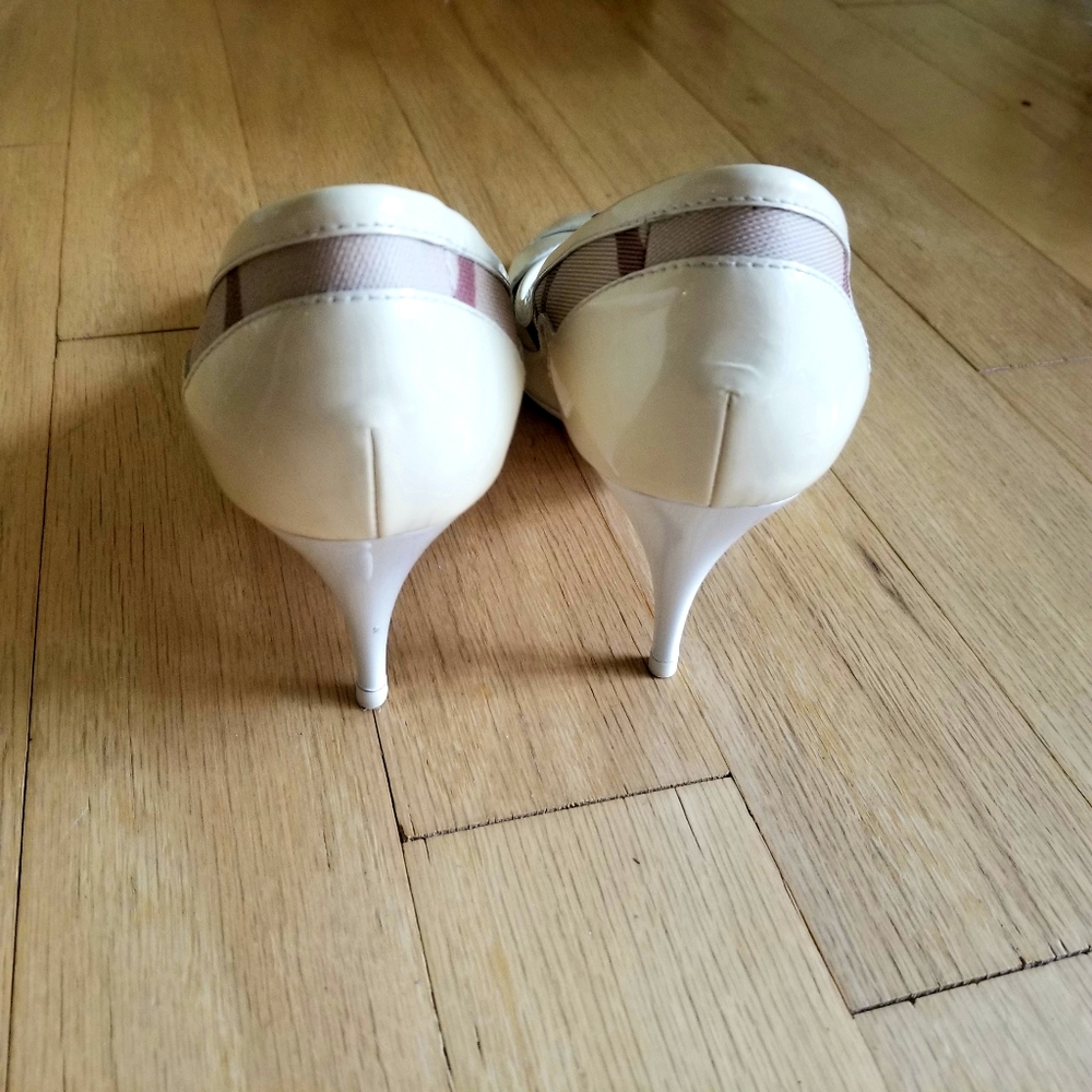 🚫*SOLD* Burberry beige patent Nova Check pumps - Picture 5 of 6